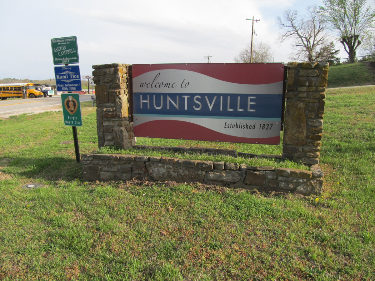 Commercial for sale – 1937 Hwy 412 Business Huntsville, AR