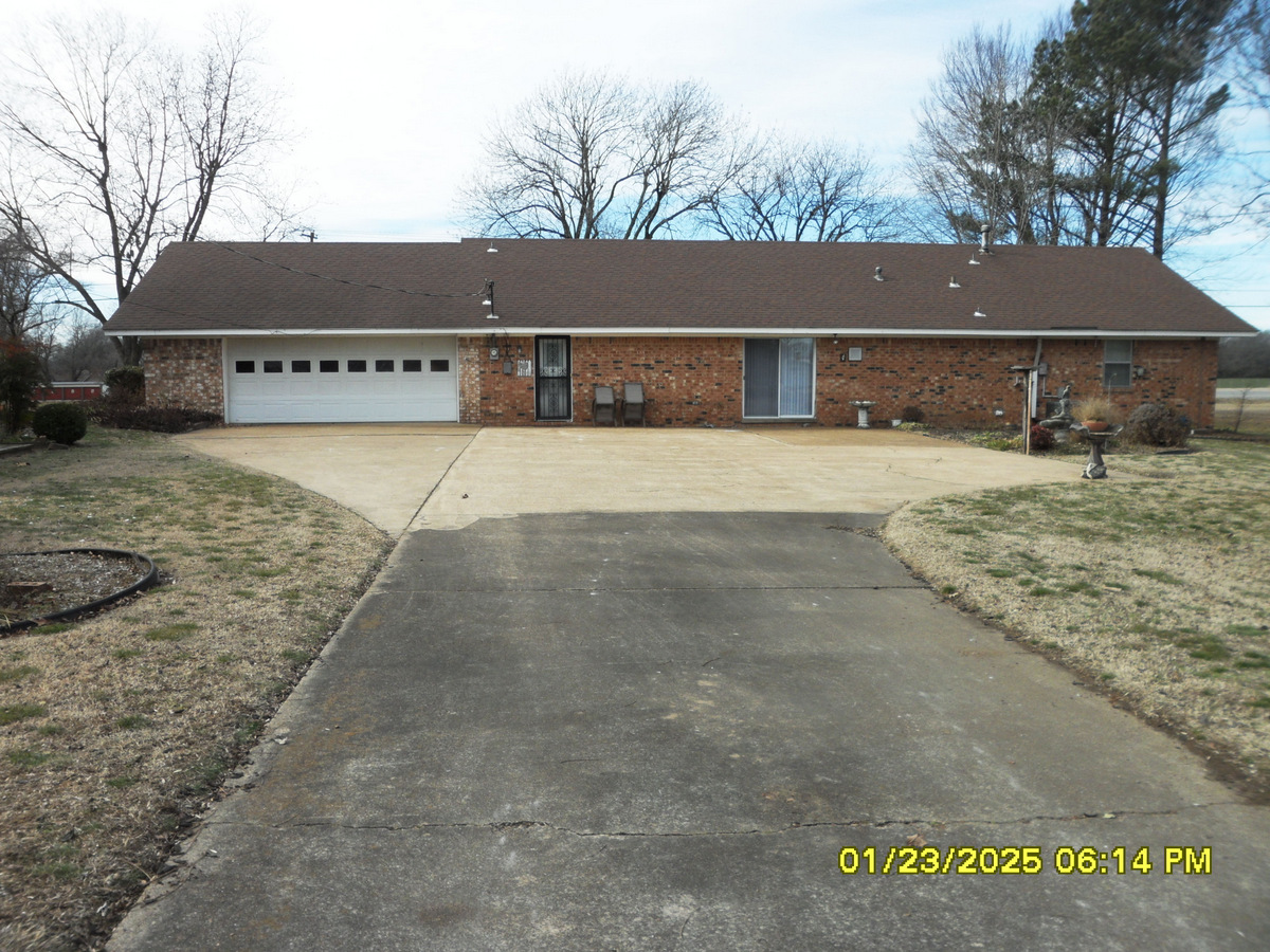 Residential for sale – 2004 North Hwy 367   Newport, AR