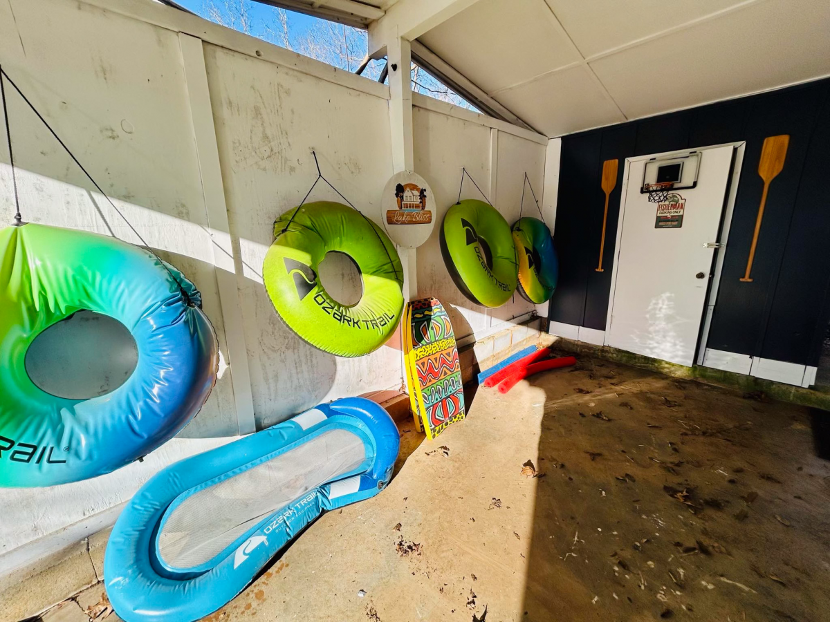 Residential for sale – 81 East Lakeshore Drive  Cherokee Village, AR