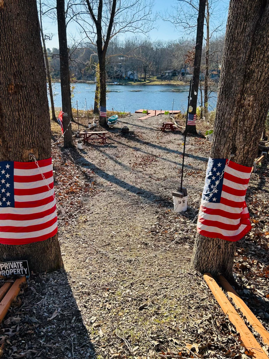 Residential for sale – 81 East Lakeshore Drive  Cherokee Village, AR