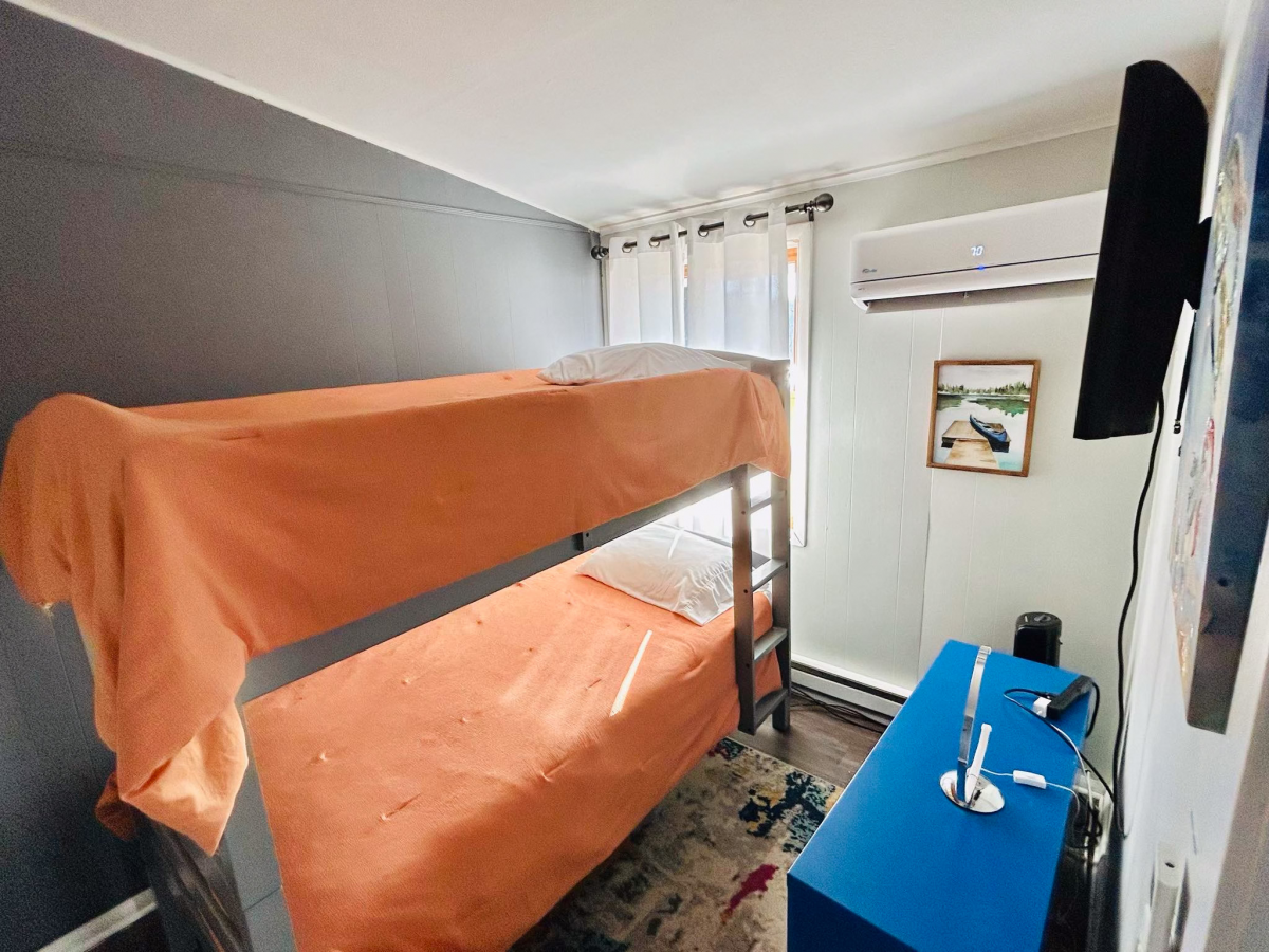 Residential for sale – 81 East Lakeshore Drive  Cherokee Village, AR