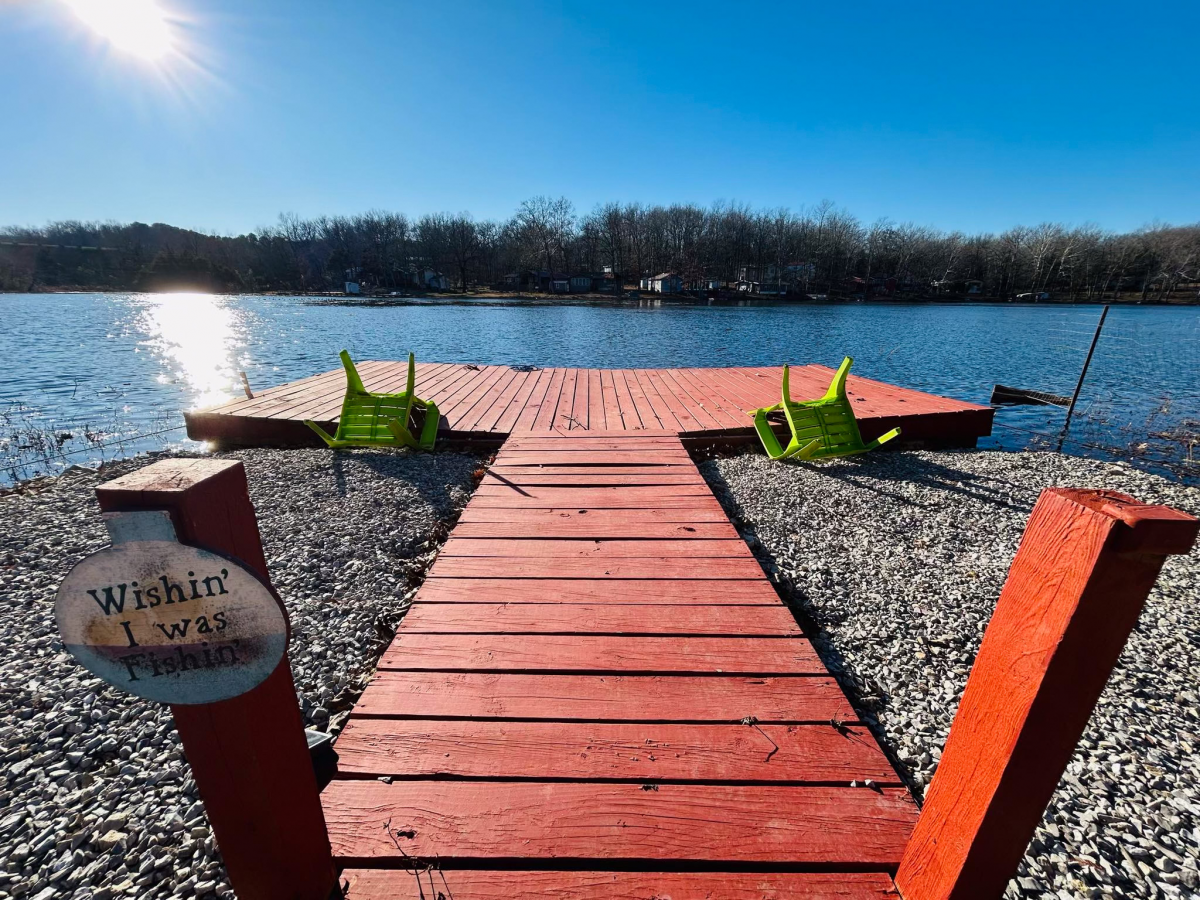 Residential for sale – 81 East Lakeshore Drive  Cherokee Village, AR