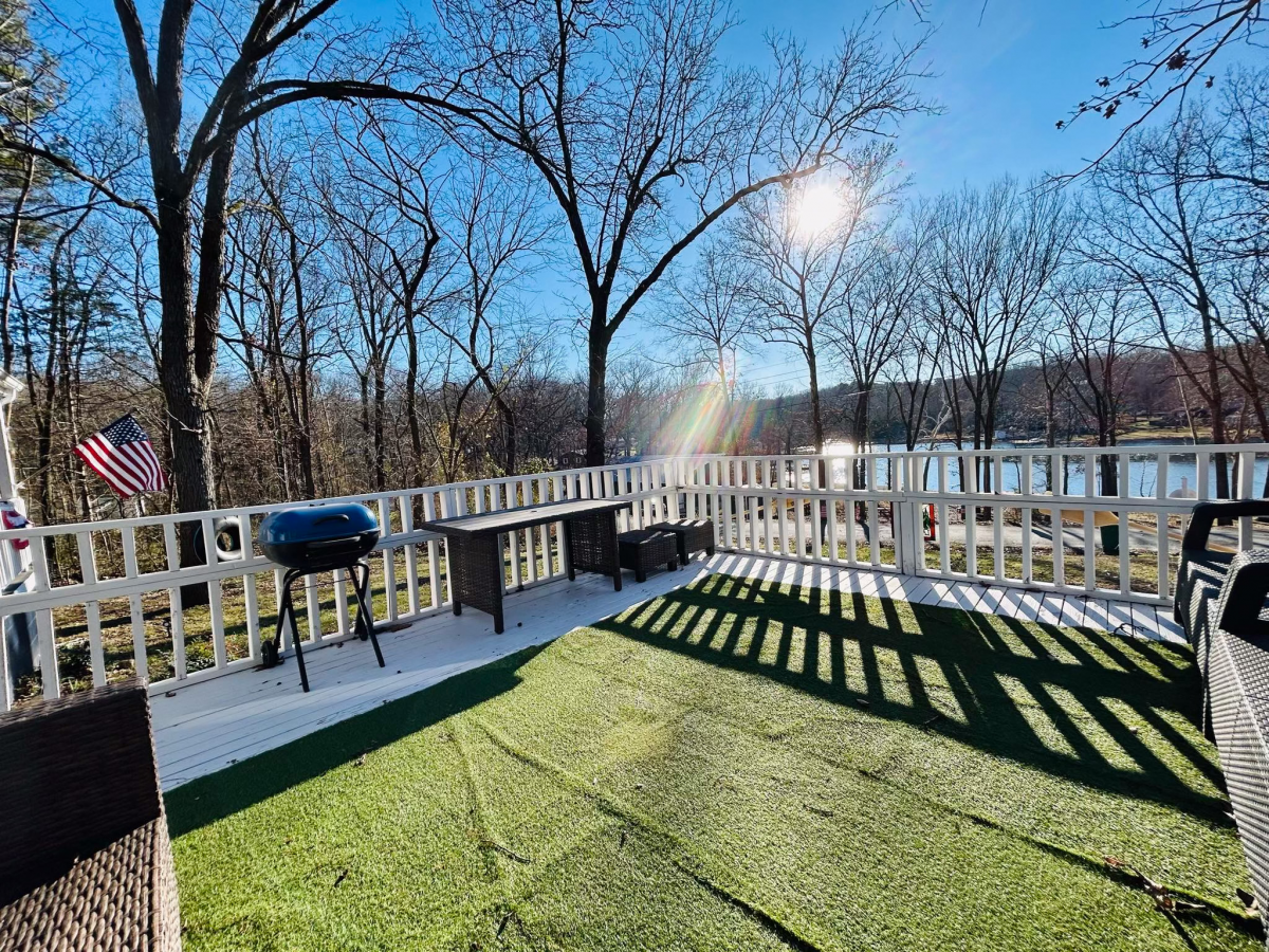 Residential for sale – 81 East Lakeshore Drive  Cherokee Village, AR