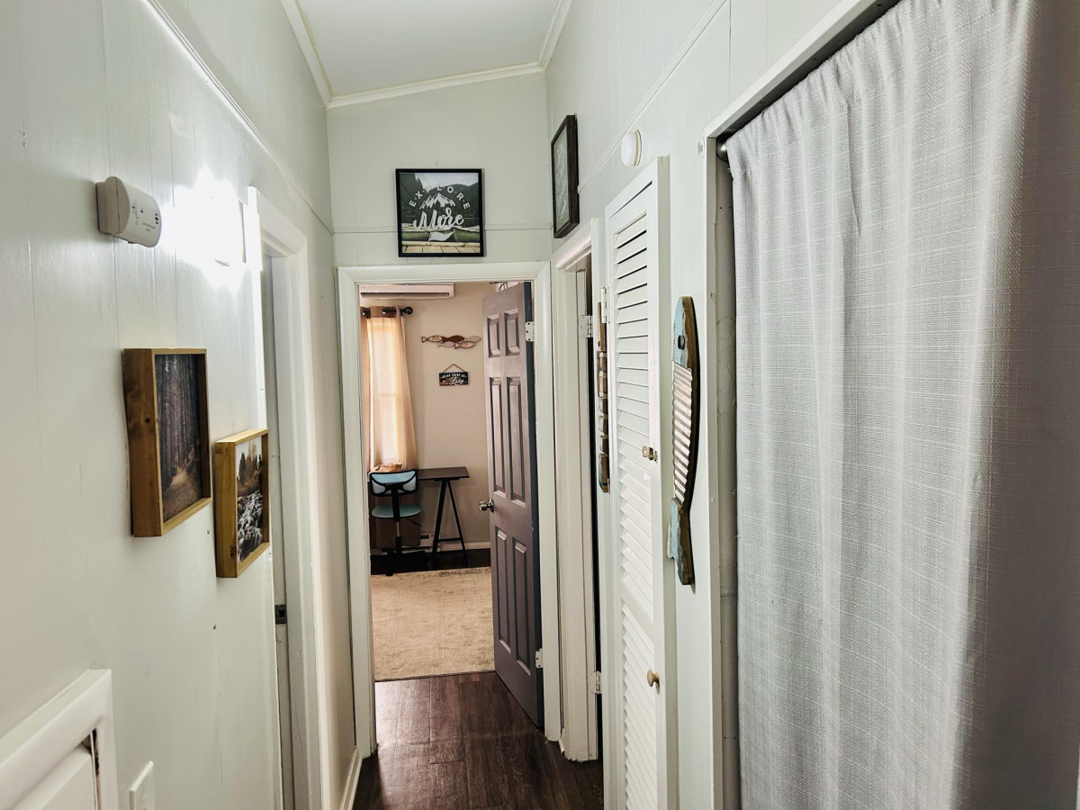 Residential for sale – 81 East Lakeshore Drive  Cherokee Village, AR